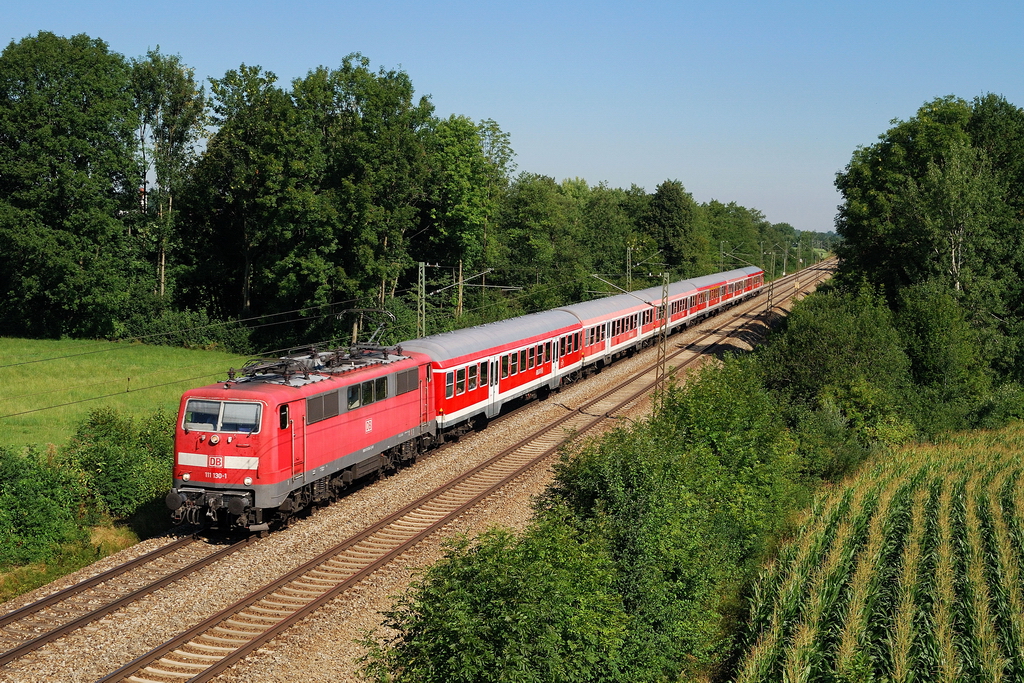 111 130 mit RE 79013 vor Großkarolinenfeld (16.08.2013)