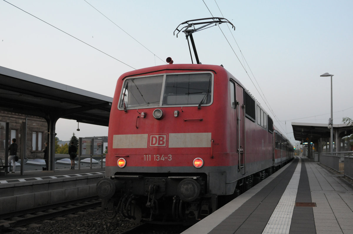 111 134 mit RB60 (38609) von Bensheim nach Mannheim @ Bensheim, 06:31 29.08.2018