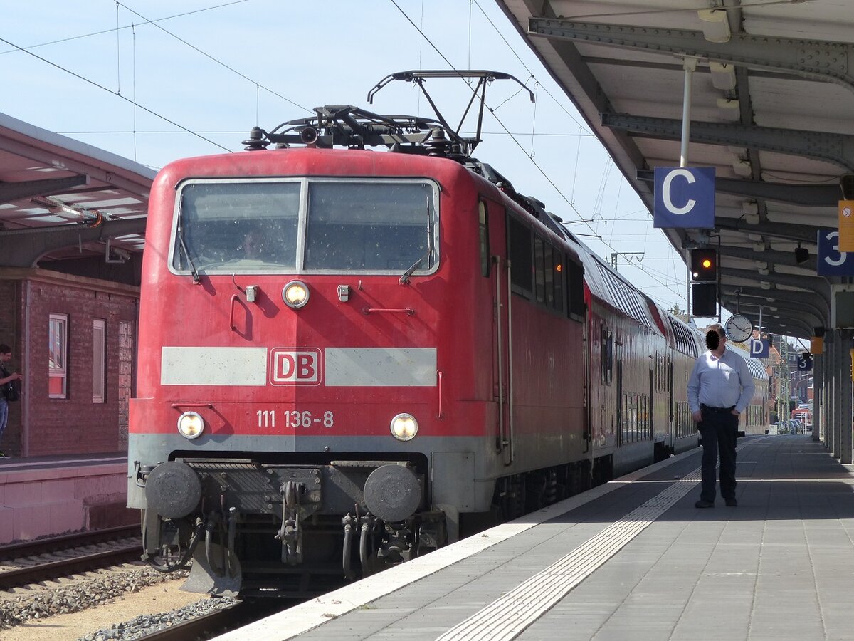 111 136 mit verspätetem RE15 von Emden (endet jetzt in Rheine) 20.04.15