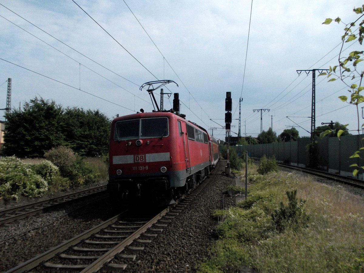 111 139 schiebt einen RE , am 24.07.2013 in Richtung Hmelerwald.
