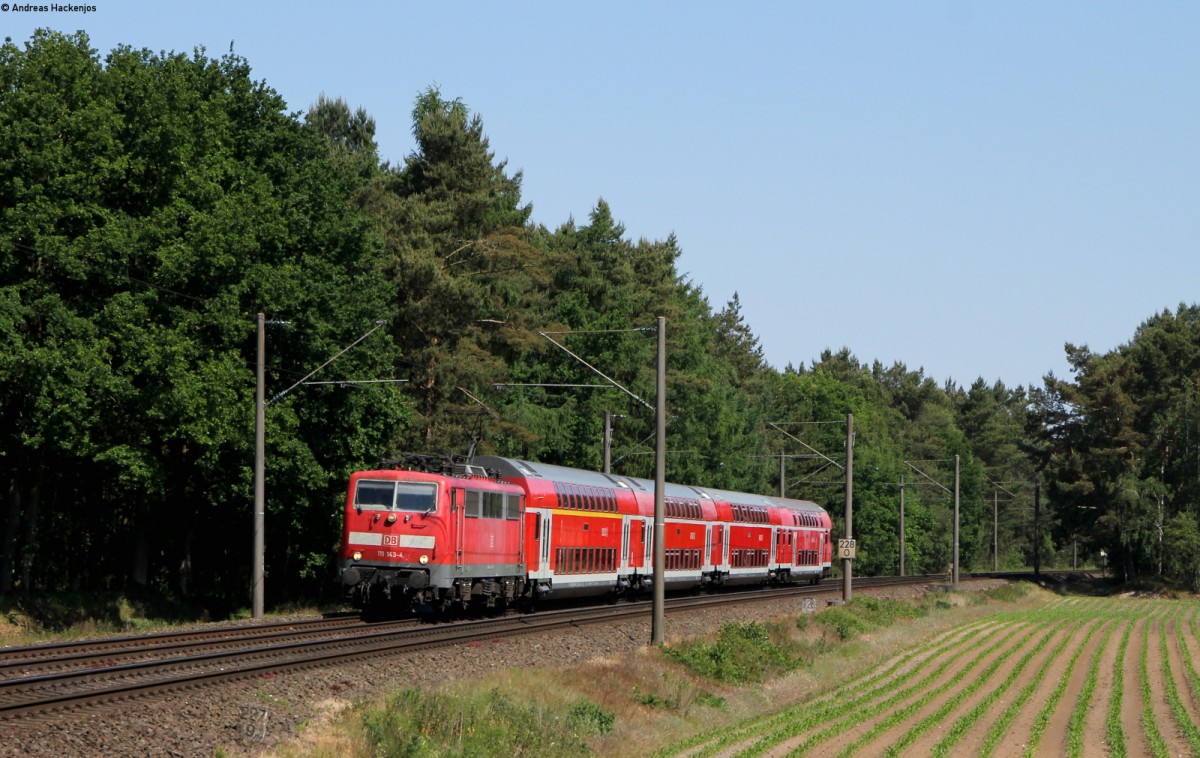 111 143-4 mit dem RE 26221 (Emden Hbf-Münster(Westf)Hbf) bei Bernte 11.6.15