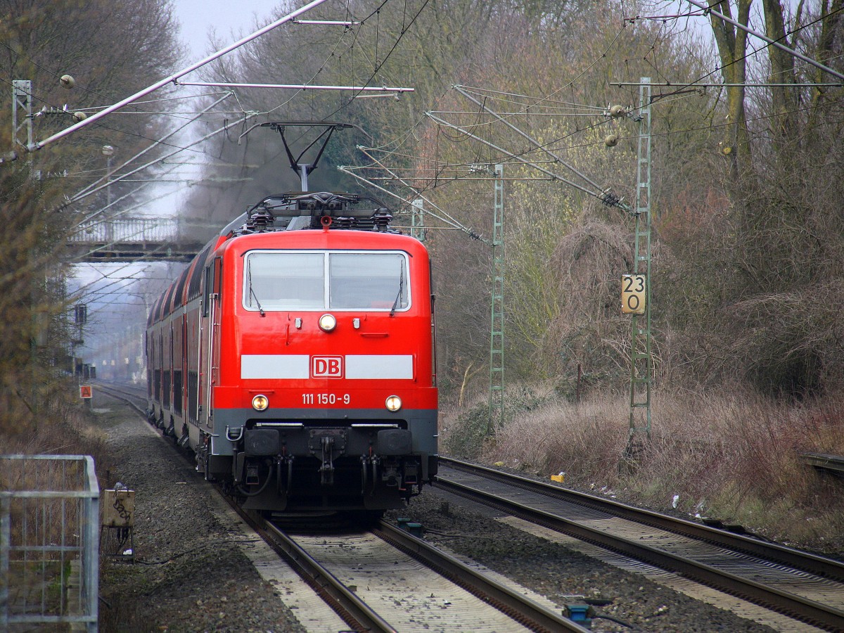 111 150-9 DB  kommt mit dem RE4 von Dortmund-HBf nach Aachen-Hbf und kommt aus Richtung Rheydt,Wickrath,Beckrath,Herrath,Erkelenz,Baal,Hückelhoven-Baal,Brachelen,,Lindern,Süggerrath,Geilenkirchen,Frelenberg,Zweibrüggen und hält in Übach-Palenberg und fährt in Richtung Rimburg,Finkenrath,Hofstadt,Herzogenrath, Kohlscheid,Richterich,Laurensberg,Aachen-West,Aachen-Schanz,Aachen-Hbf. Aufgenommen vom Bahnsteig 1 in Übach-Palenberg. 
Bei schönem Sonnenschein am Nachmittag vom 16.3.2016.
