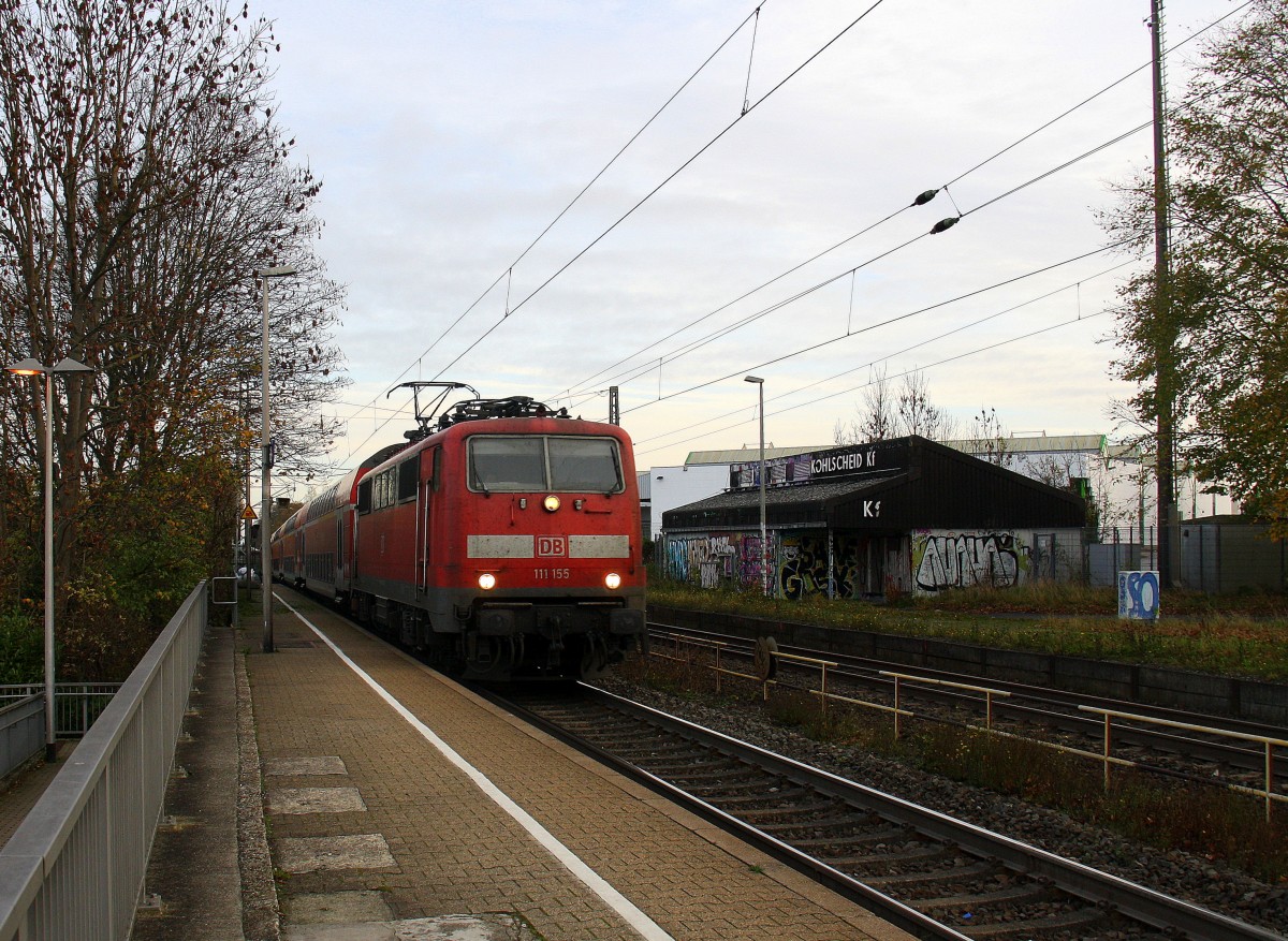 111 155 DB kommt die Kohlscheider-Rampe hoch aus Richtung Neuss,Herzogenrath mit dem RE4 aus Dortmund-Hbf nach Aachen-Hbf und fährt durch Kohlscheid in Richtung Richterich,Laurensberg,Aachen-West. 
Bei Sonne und Wolken am Morgen vom 12.11.2015.