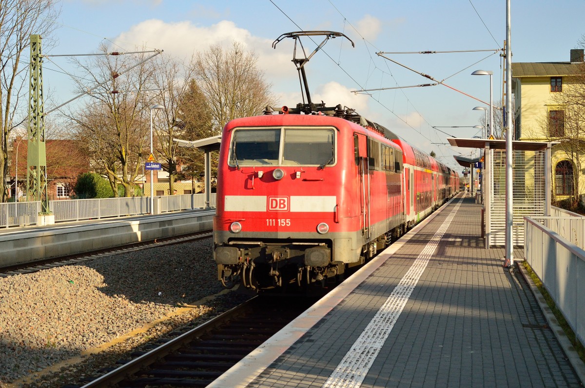 111 155 schiebt einen RE4 durch Kleinenbroich. 17.1.2015