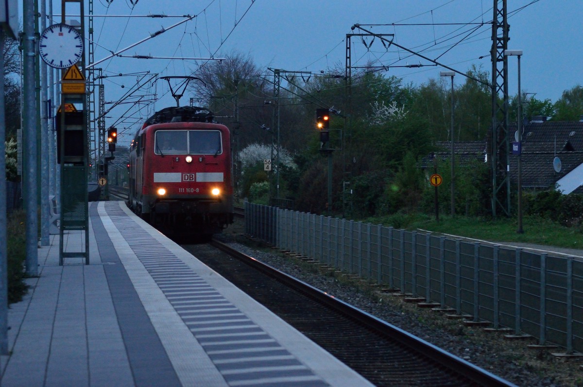 111 160-8 bei der Durchfahrt in Wickrath mit einer RE4 nach Aachen.3.4.2014