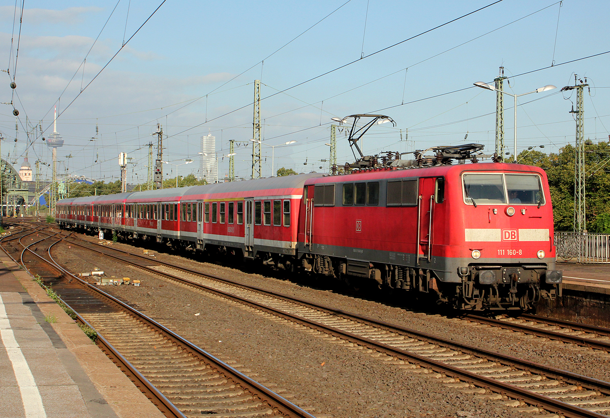 111 160-8 mit einem N-Wagen Leerpark in K�ln Messe/Deutz am 15.09.2013