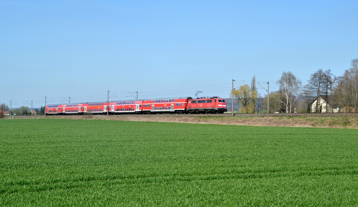 111 160 mit RE60 (RE 26289) Rheine - Braunschweig Hbf am 15.04.2015 bei Melle