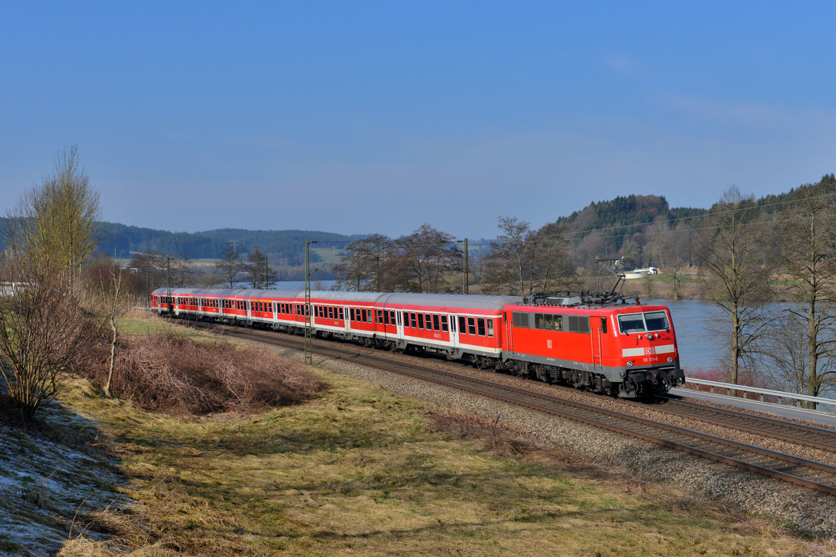 111 171 mit einem RE am 13.03.2017 bei Sandbach. 