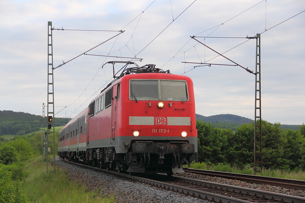 111 173-1 DB Regio bei Redwitz am 04.06.2013.