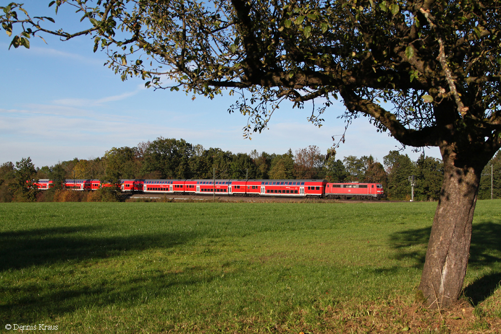 111 174 mit RE 79032 am 13.10.2013 bei Hilperting.