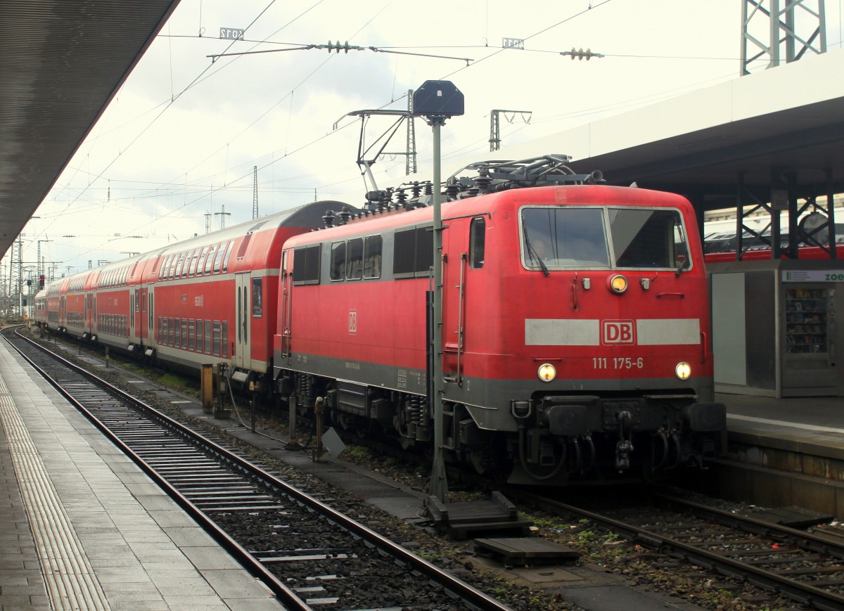 111 175-6 erreicht am 02.04.2015 mit einem Regionalexpress Nürnberg Hbf. 