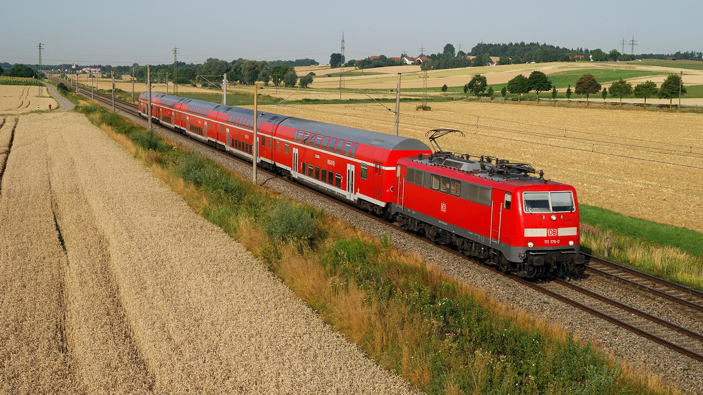 111 178 mit RE 4252 vor Langenbach (03.08.2013)