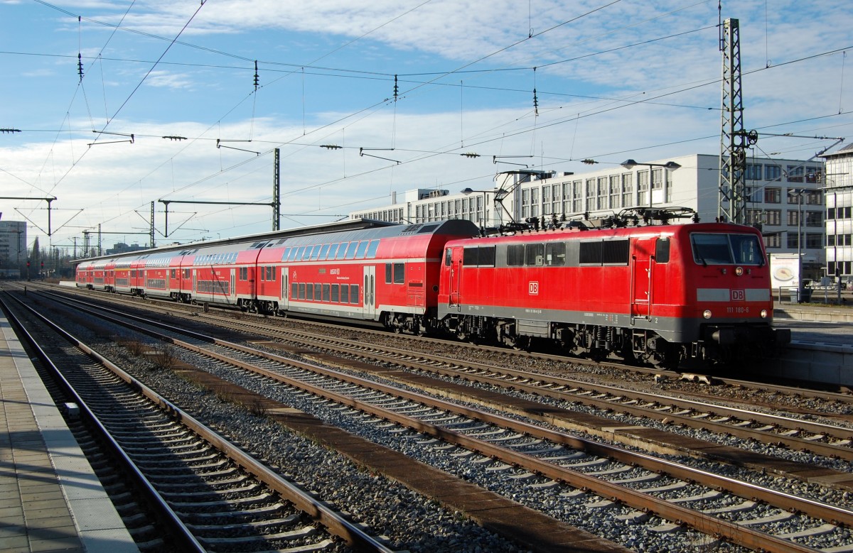111 180-6 mit RE 79019 Mnchen Hbf - Salzburg Hbf, am 29.12.2012 in Mnchen Ostbahnhof