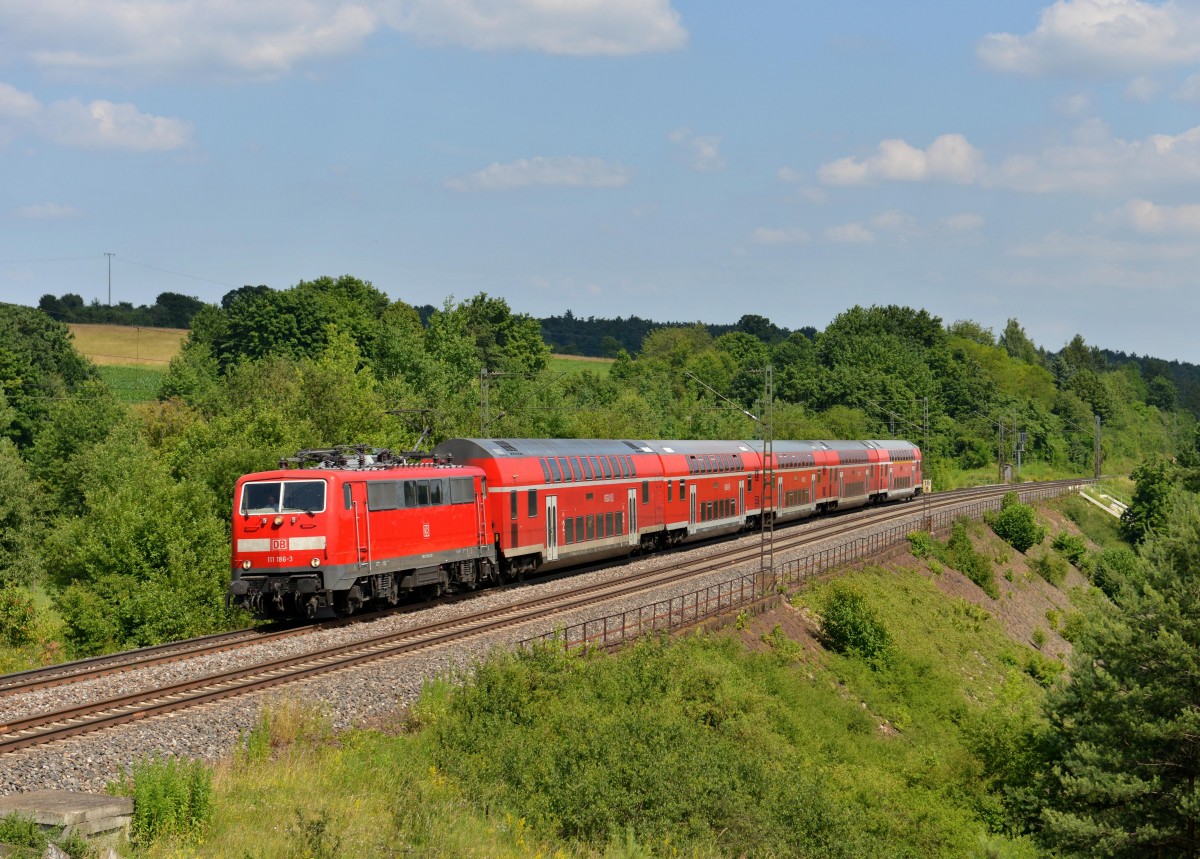 111 186 mit einem RE nach N�rnberg am 08.07.2013 bei Laaber.