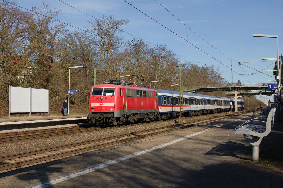 111 189 mit MEX 13 Aalen-Stuttgart am 20.02.2023 in Stuttgart-Sommerrain. 