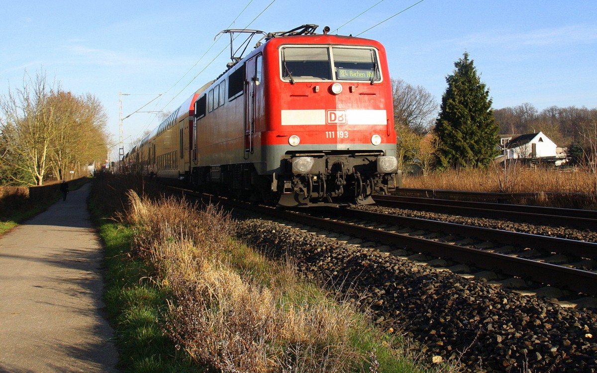 111 193 DB kommt mit dem RE4 von Dortmund-HBf nach Aachen-Hbf und kommt aus Richtung Rheydt,Wickrath,Beckrath,Herrath,Erkelenz,Baal,Hückelhoven-Baal,Brachelen,,Lindern,Süggerrath,Geilenkirchen,Frelenberg,Zweibrüggen und wird gleich in Übach-Palenberg halten und fährt dann weiter in Richtung Rimburg,Finkenrath,Hofstadt,Herzogenrath, Kohlscheid,Richterich,Laurensberg,Aachen-West,Aachen-Schanz,Aachen-Hbf. 
Aufgenommen Zwischen Übach-Palenberg und Zweibrüggen. 
Bei schönem Sonnenschein am 30.12.2015.