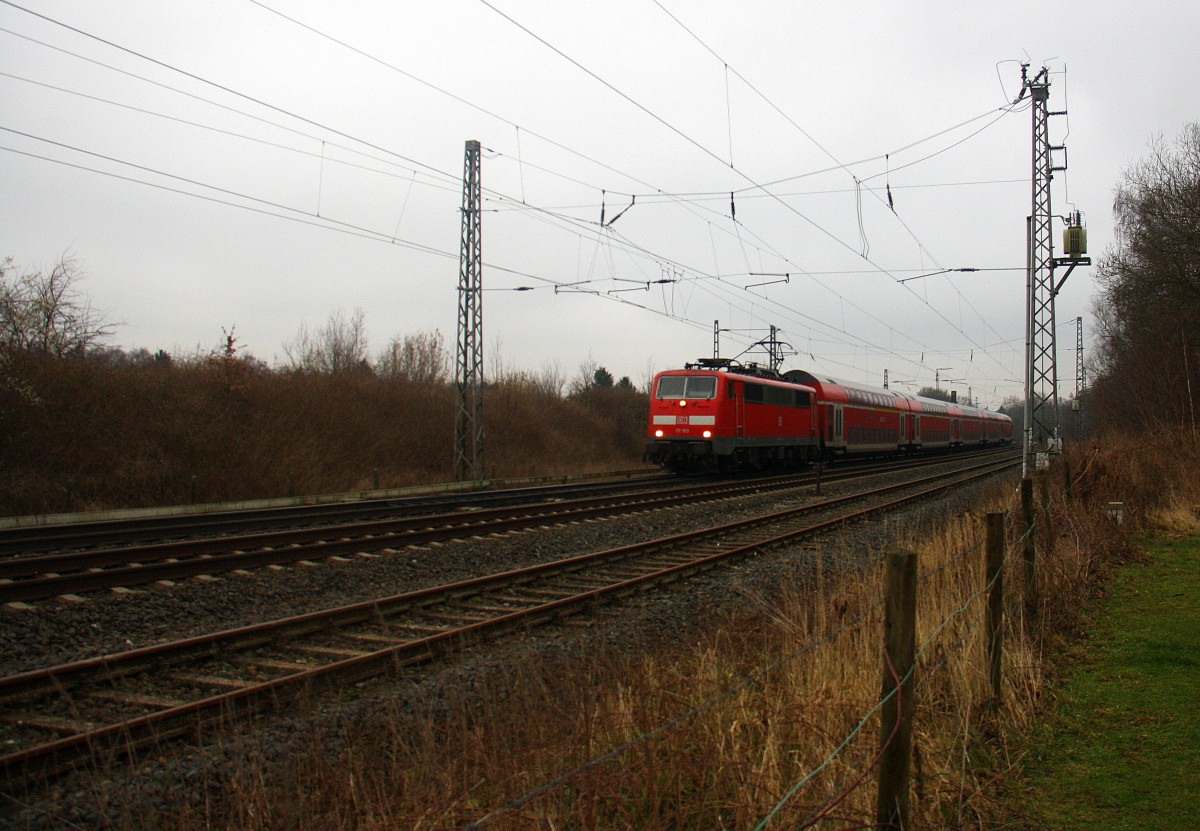 111 193 DB kommt mit dem RE4 Wupper-Express) aus Dortmund-Hbf nach Aachen-Hbf aus Richtung Neuss,Herzogenrath,Kohlscheid und fährt in Richtung Richterich,Laurensberg,Aachen-West,Aachen-Schanz,Aachen-Hbf. 
Aufgenommen bei Wilsberg in Kohlscheid.
Bei Nieselregen am Kalten Nachmittag vom 14.2.2016. 