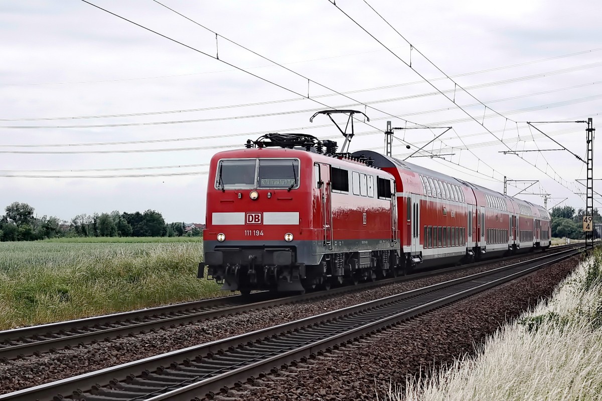 111 194 als RE70 von Mannheim nach Frankfurt - Main - Streckenabschnitt Gernsheim / Groß Gerau - 10.06.2015