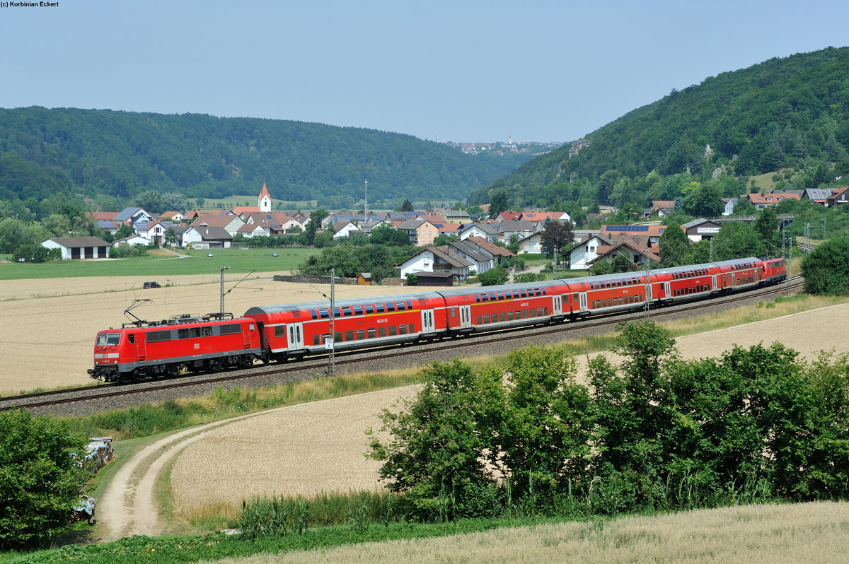 111 200-2 mit der RB59096 von München nach Nürnberg bei Breitenfurt, 17.07.2015