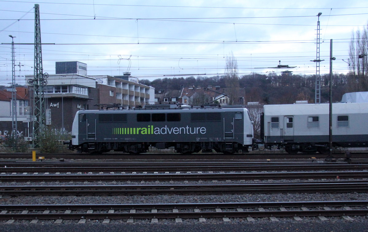 111 210-1 von Railadventure kommt mit Schutzwagen schweizerDosto aus der Schweiz nach Aachen-West und kommt aus Köln-Ehrenfeld,Kerpen,Horrem,Buir,Merzenich,Düren,Langerwehe,Eschweiler-Hbf,Stolberg-Hbf(Rheinland)Aachen-Eilendorf,Aachen-Rothe-Erde,Aachen-Hbf,Aachen-Schanz und fährt in Aachen-West ein. 
Aufgenommen vom Bahnsteig in Aachen-West. Bei Regenwolken am Nachmittag vom 19.12.2018.