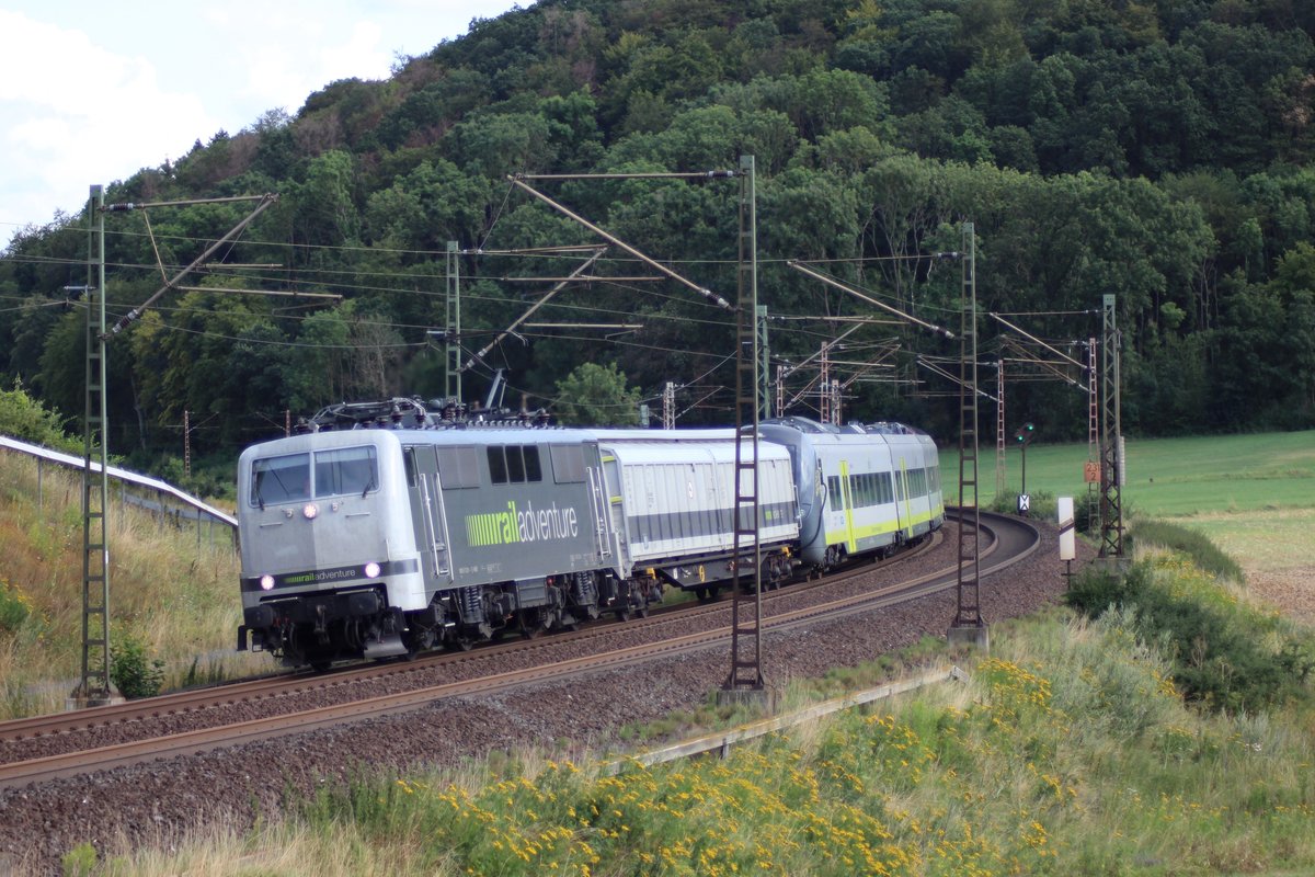 111 210 am 31.07.2019 mit einer Überführung in Richtung Norden bei Friedland.