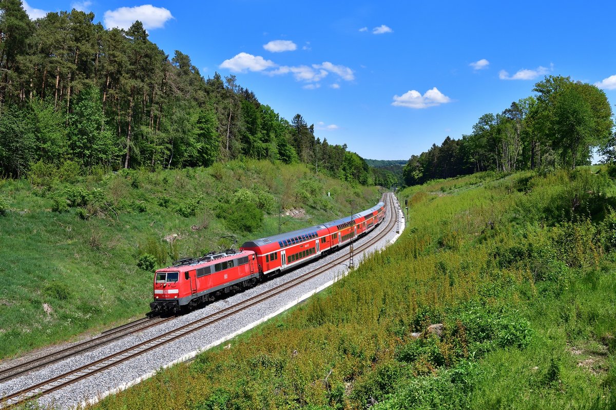 111 214 mit einem RE am 19.05.2020 bei Sinngrün.