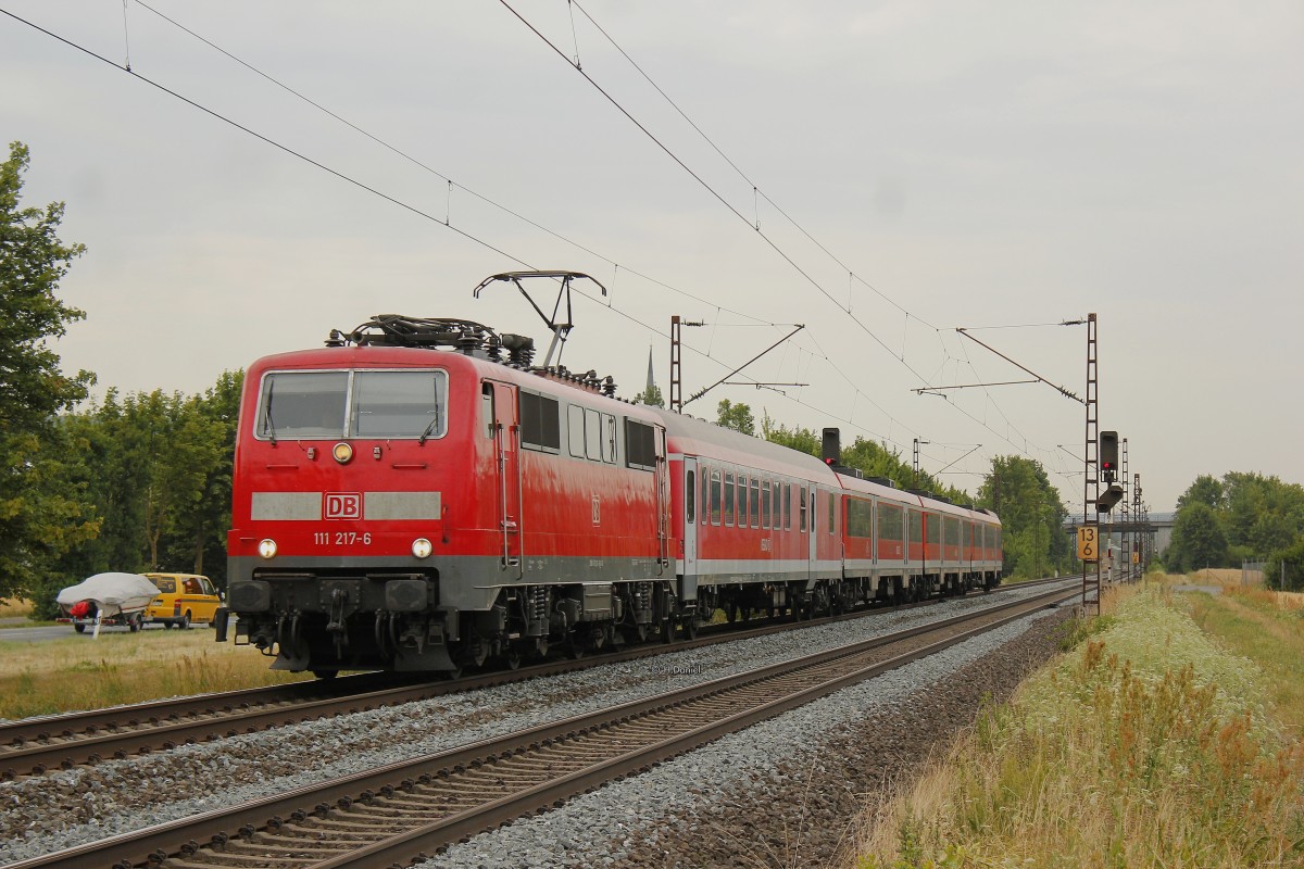 111 217-6 mit einem RE am 17.07.2015 in Thüngersheim.