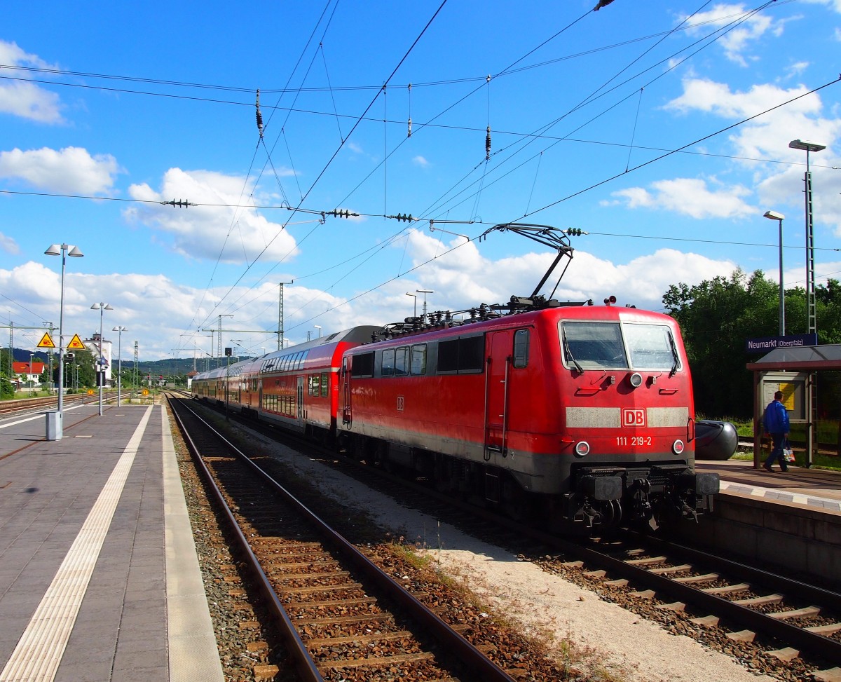 111 219-2 in Bahnhof Neumarkt (Oberpfalz) am 6.6.2014