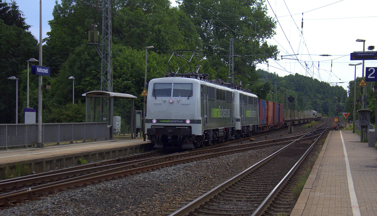 111 222 und 111 215 beide von Railadventure kommen mit einem Güterzug von Aachen-West nach Rheydt-Gbf und kammen aus Richtung Aachen-West,Laurensberg,Richterich, und fuhren durch Kohlscheid in Richtung Herzogenrath,Mönchengladbach. 
Aufgenommen vom Bahnsteig 2 in Kohlscheid. 
Bei Sommerwetter am Nachmittag vom 5.7.2018.