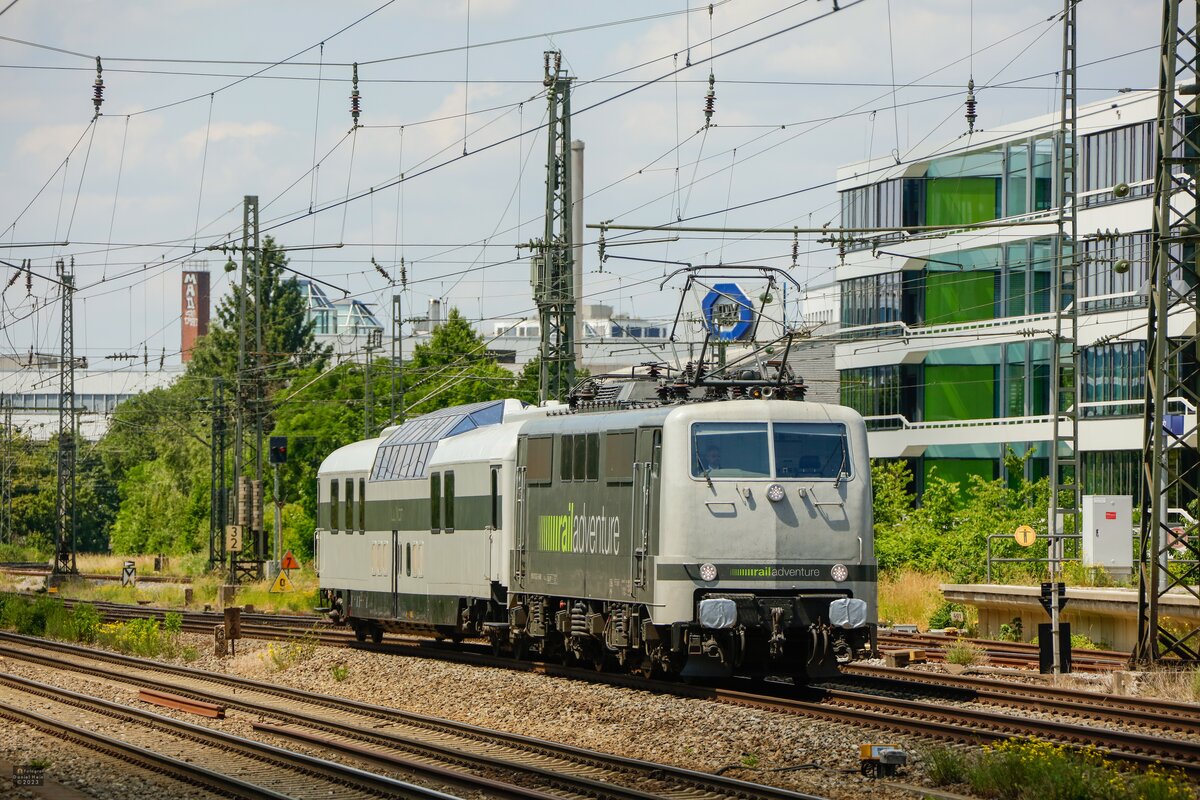 111 222 Railadventure mit Luxon-Domecar in München-Heimeranplatz, Juni 2023.
