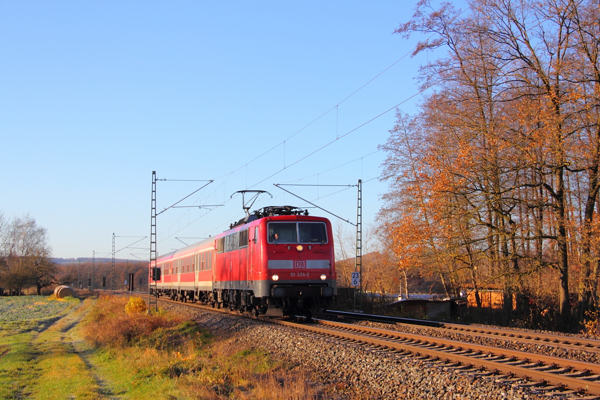111 224-2 DB Regio bei Bad Staffelstein am 26.11.2013.