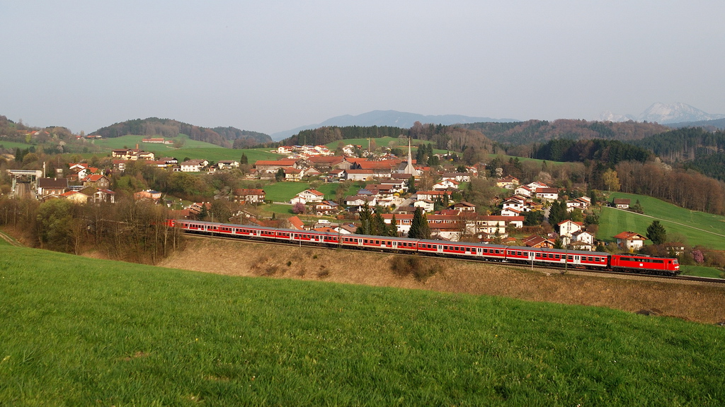 111 xxx mit M 79033 (Meridian-Ersatzverkehr) bei Bergen (Obb) (01.04.2014)
