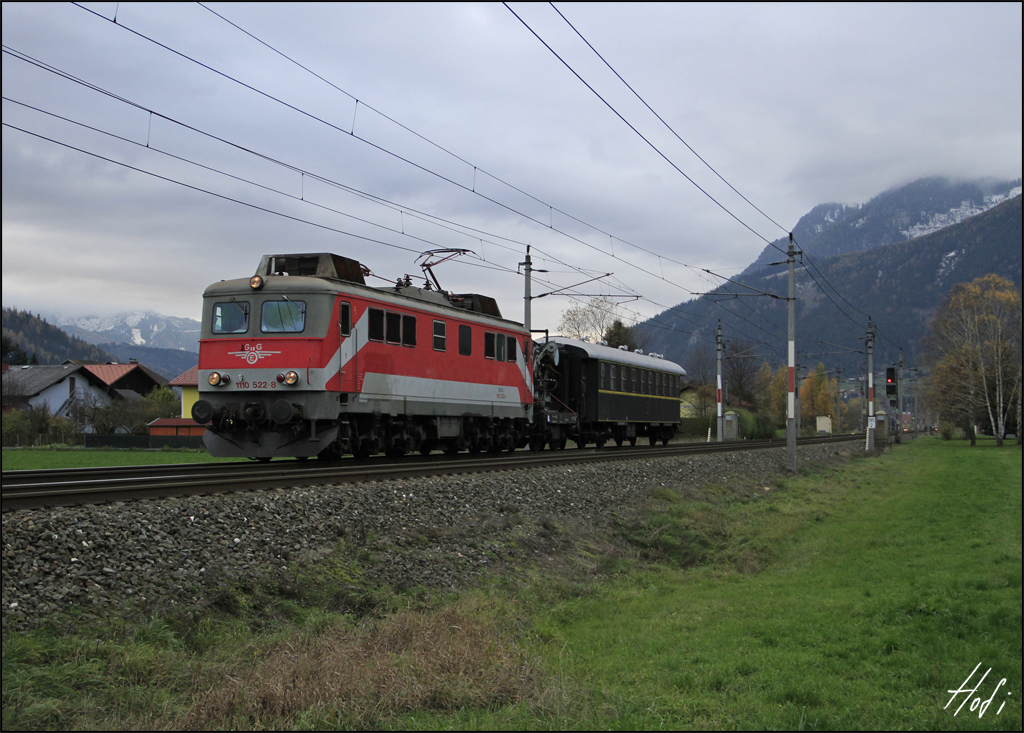 1110.522 mit WLB SGAG 95187 (Vmax 40) von Selzthal nach Fentsch-St.Lorenzen.
Seiz 12.11.13