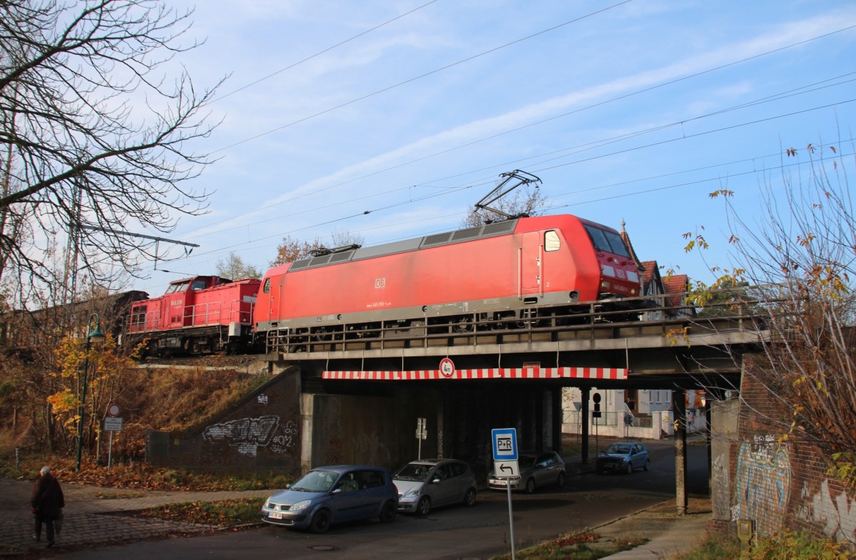 11.11.14 Röntgental. 145 050 & 298 307 überqueren die Bahnhofsstraße