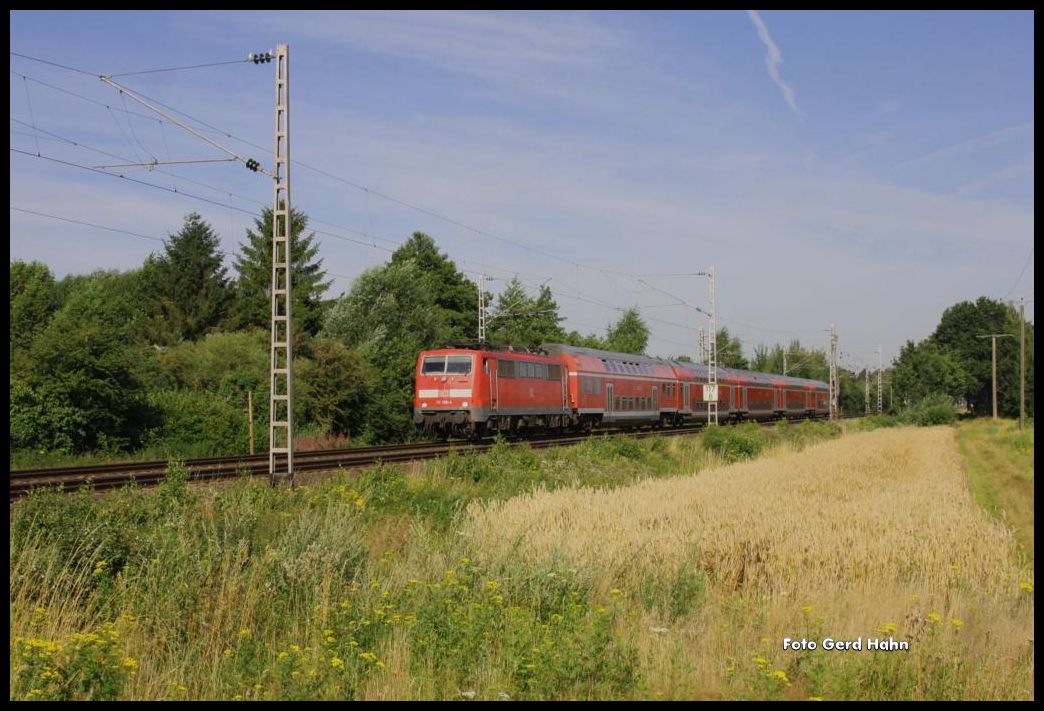111138 war am 6.8.2015 um 9.31 Uhr bei Westerhausen mit dem RE  Dosto  nach Braunschweig unterwegs.