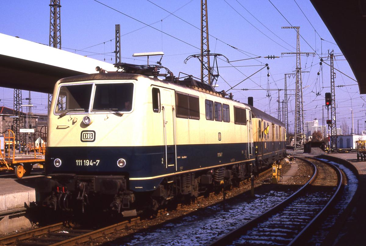 111194 am 14.3.1987 im Hauptbahnhof Nürnberg.