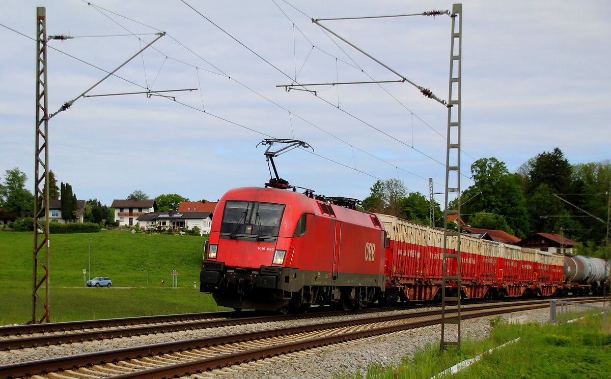 1116 033 mit Futter für die Müllverbrennung bei Bernau an der KBS 951 in Richtung Salzburg 26.05.2021