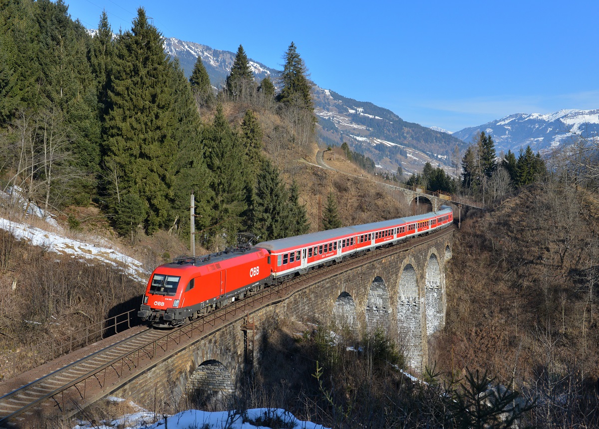 1116 036 mit dem SOB-Sonderzug am 21.02.2015 bei Bad Hofgastein. 