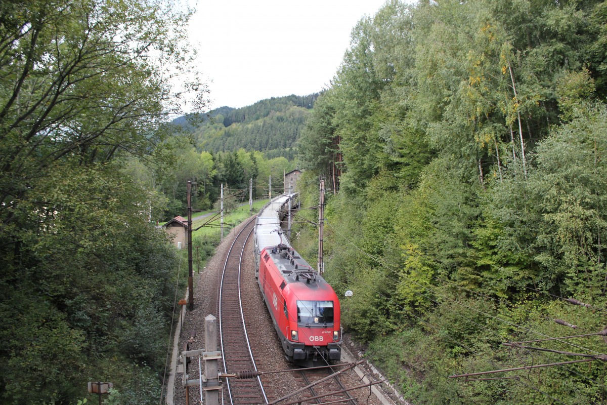 1116 043 zieht einen leeren Autozug Richtung Wien,hier aufgenommen vor dem Klamm Tunnel ca. Km 93,0, September 2013