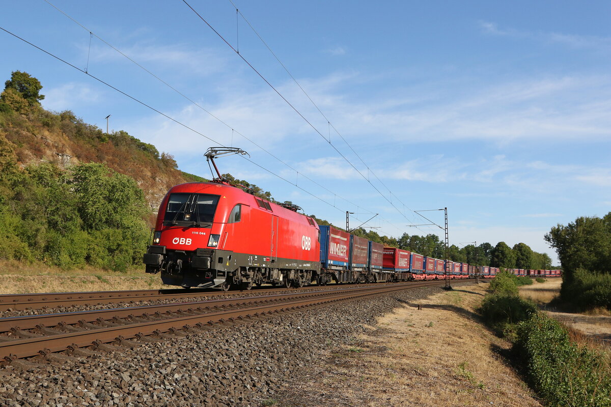 1116 044 mit dem  WINNER-KLV  am 7. August 2022 bei Himmelstadt.