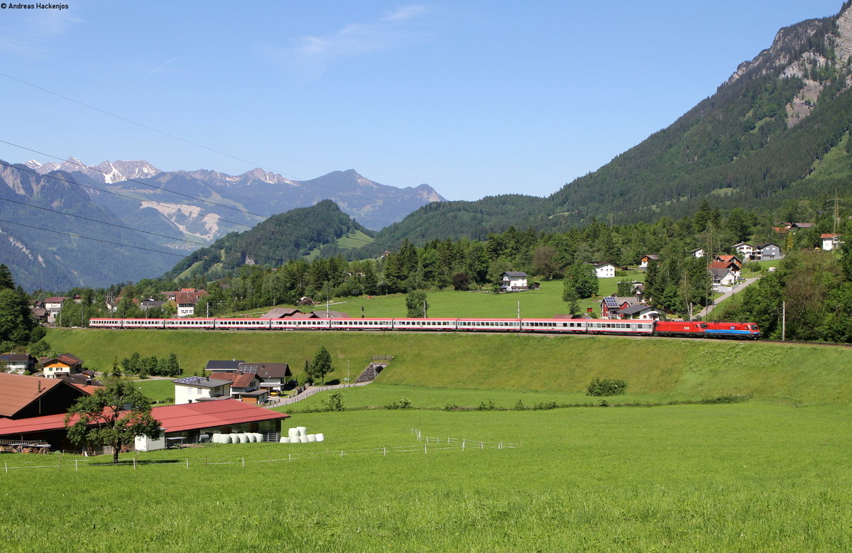 1116 045-6 und 1116 148-8 mit dem EC 163  Transalpin  (Zürich HB-Graz Hbf) bei Braz 28.5.17