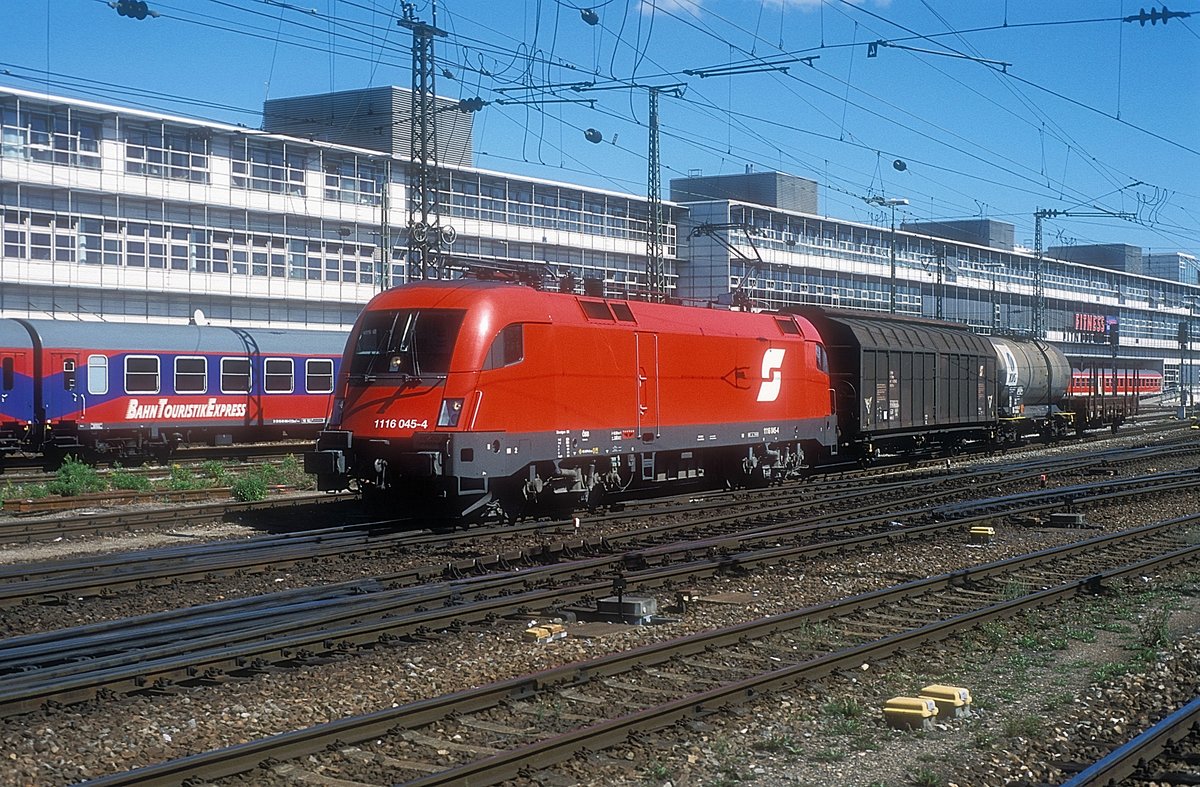 1116 045  Regensburg Hbf  03.09.03 