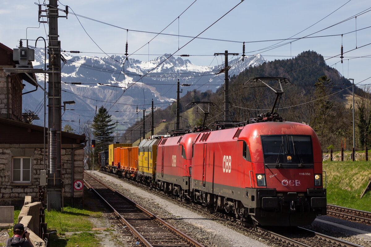 1116 050 bei der Durchfahrt in Braz. 13.4.22
