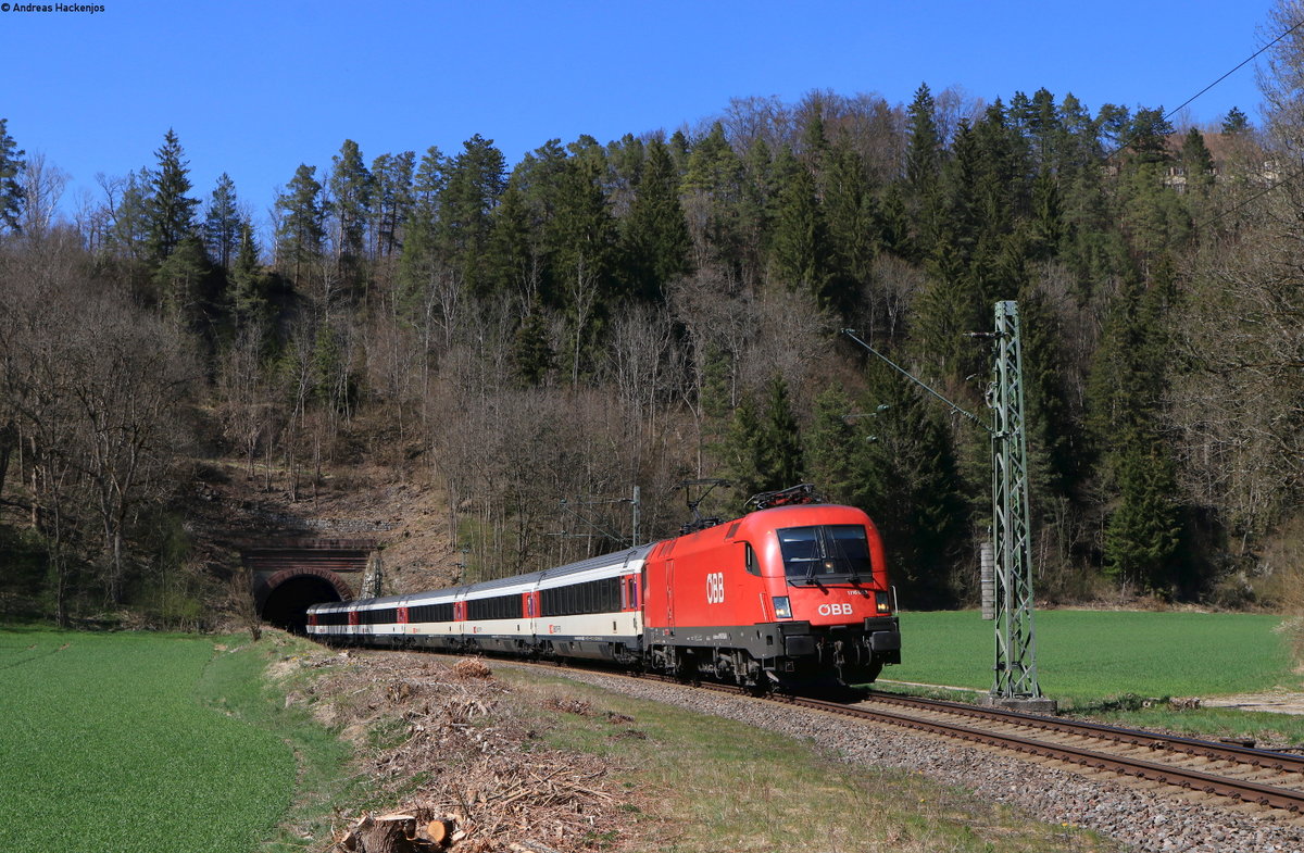 1116 053 mit dem IC 189/RE50189 (Stuttgart Hbf-Zürich HB/Singen(Htw)) bei Talhausen 25.4.21