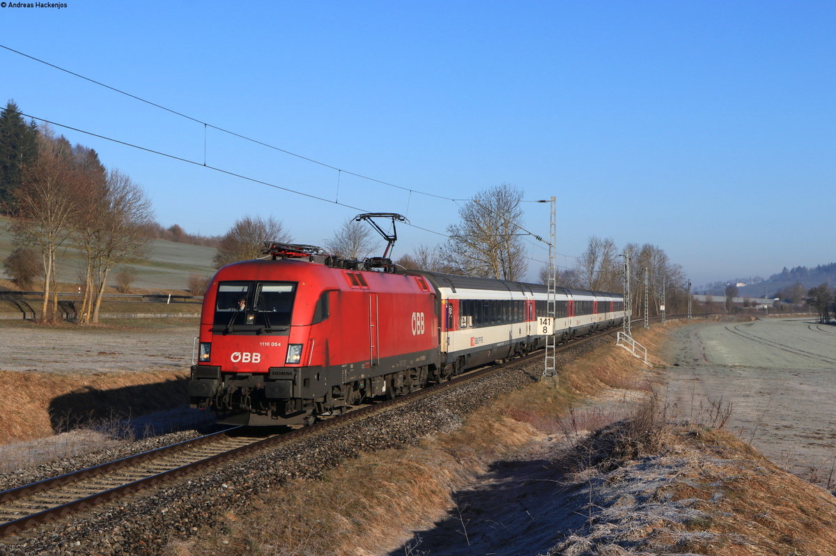 1116 054 mit dem IC 181/RE 50181 (Stuttgart Hbf-Zürich HB/Singen(Htw)) bei Rietheim 24.3.21