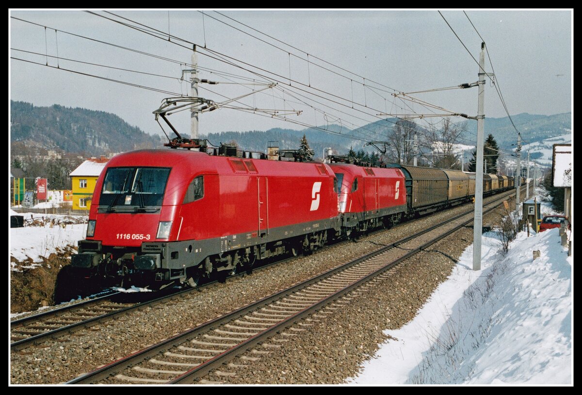 1116 055 + 1116 056 mit Güterzug bei Bruck an der Mur am 29.02.2004.