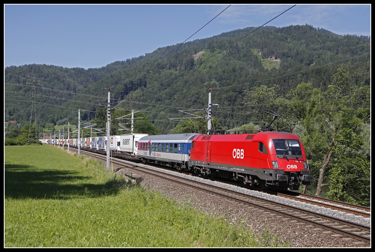 1116 055 mit Rola zwischen Frohnleiten und Mixnitz - Bärenschützklam am 9.07.2020.