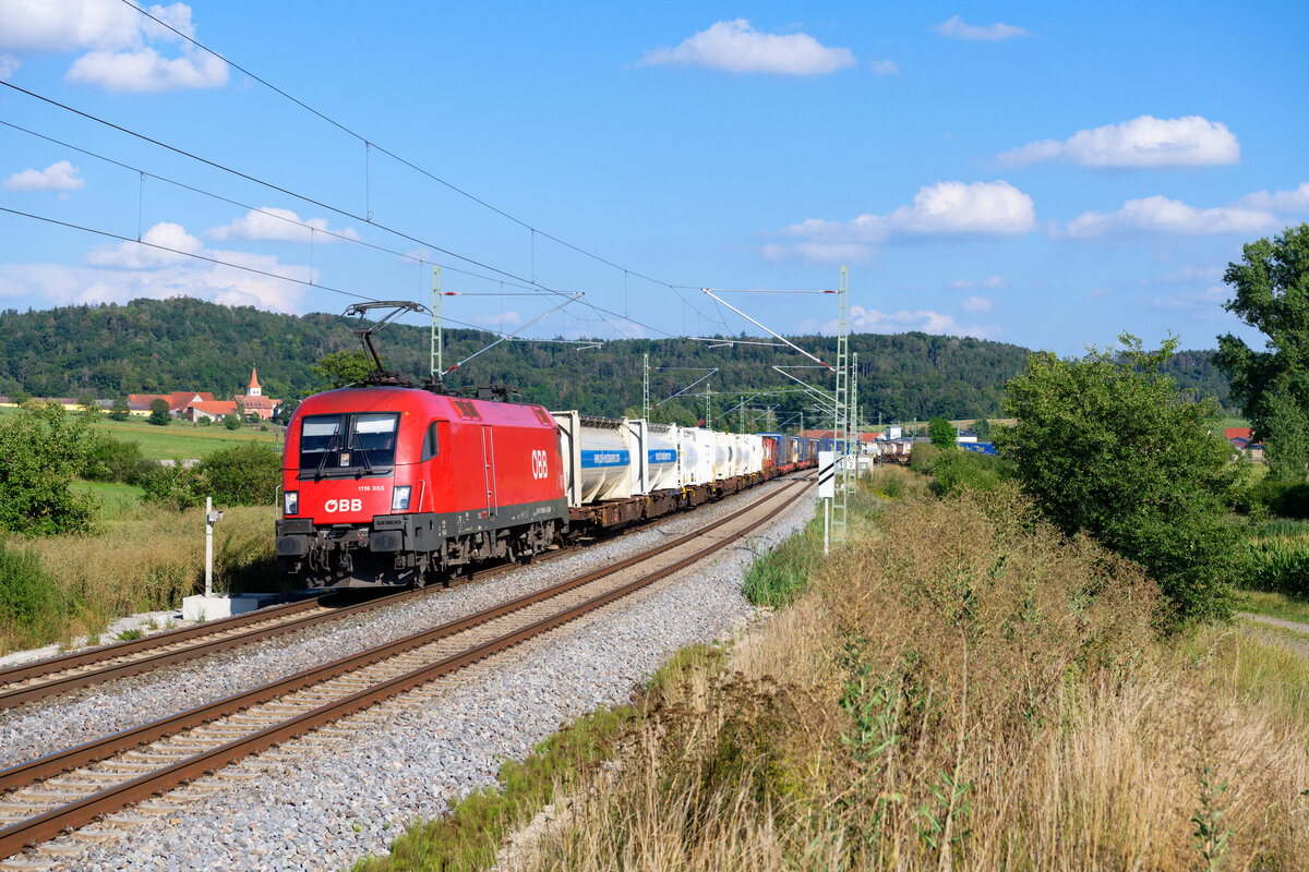 1116 055 ÖBB mit einem KLV-Zug bei Oberdachstetten Richtung Würzburg, 16.08.2020