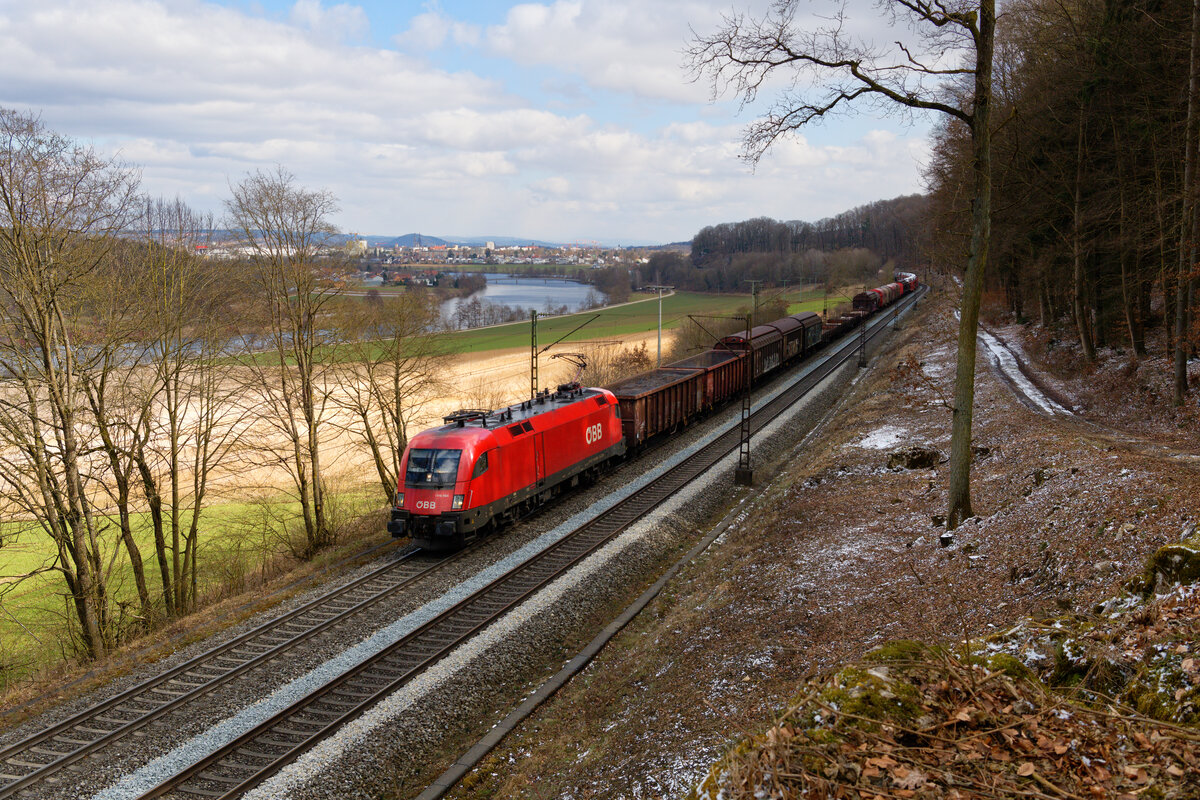 1116 064 ÖBB mit einem gemischten Güterzug bei Etterzhausen Richtung Nürnberg, 20.03.2021