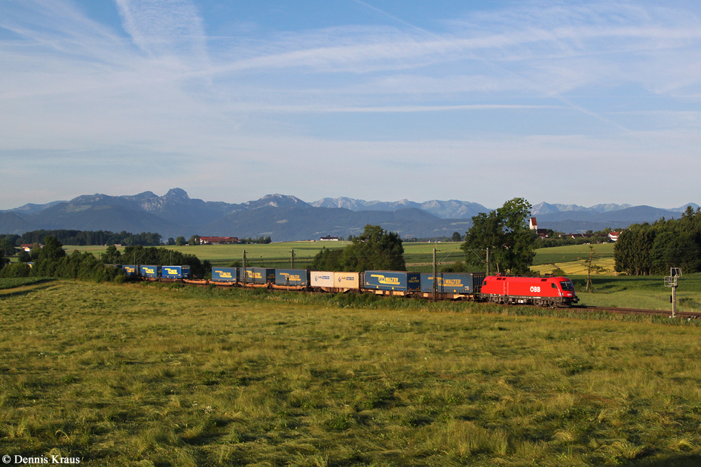 1116 067 mit einem KLV Zug am 03.07.2014 in Haus bei Ostermünchen.